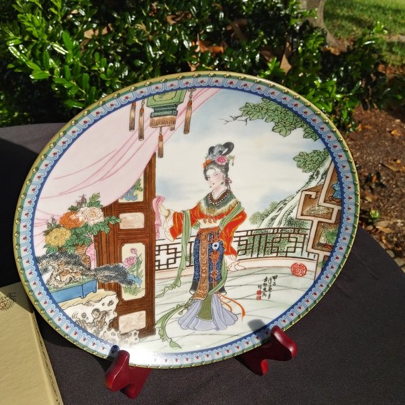 1986 Imperial Jingdezhen Beauties of the Red Mansion Decorative Plate - Picture 2 of 5